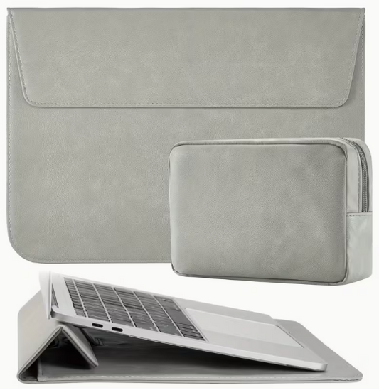Funda de portatil con solapa plegada como soporte elevando la pantalla sobre una mesa